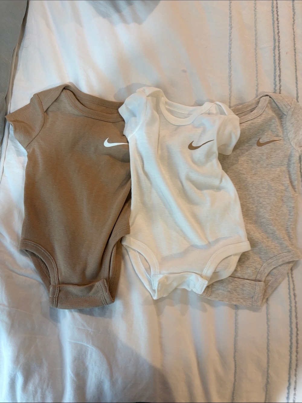 Nike Baby One-Piece Bodysuit 3-Pack — Tan, White & Gray Heather